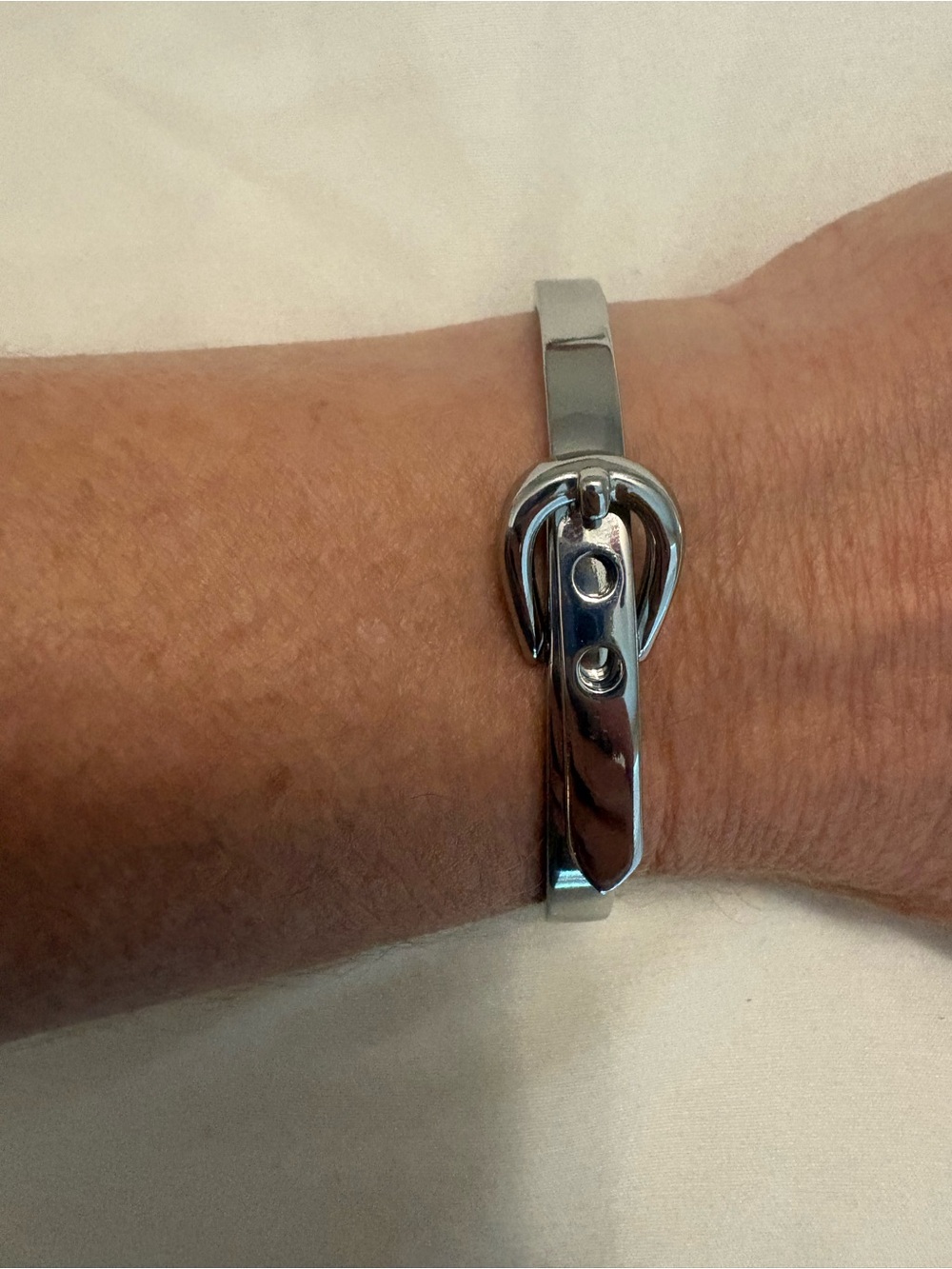 Silver Tone Belt Buckle Hinged Bangle Bracelet Modern Polished Mirror Finish